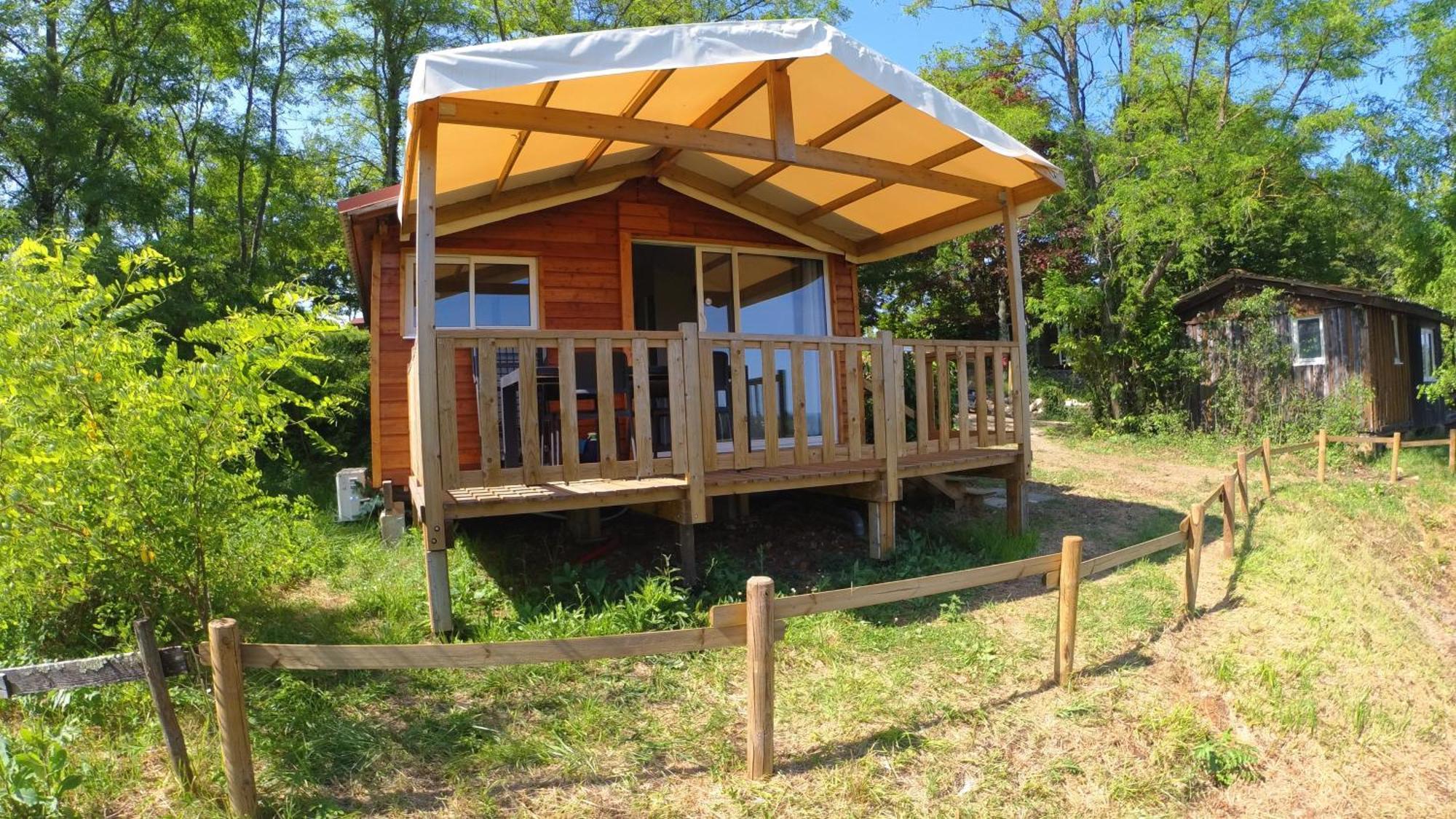 Camping Les Terrasses De Dordogne Rouffignac Saint-Cernin Exterior photo