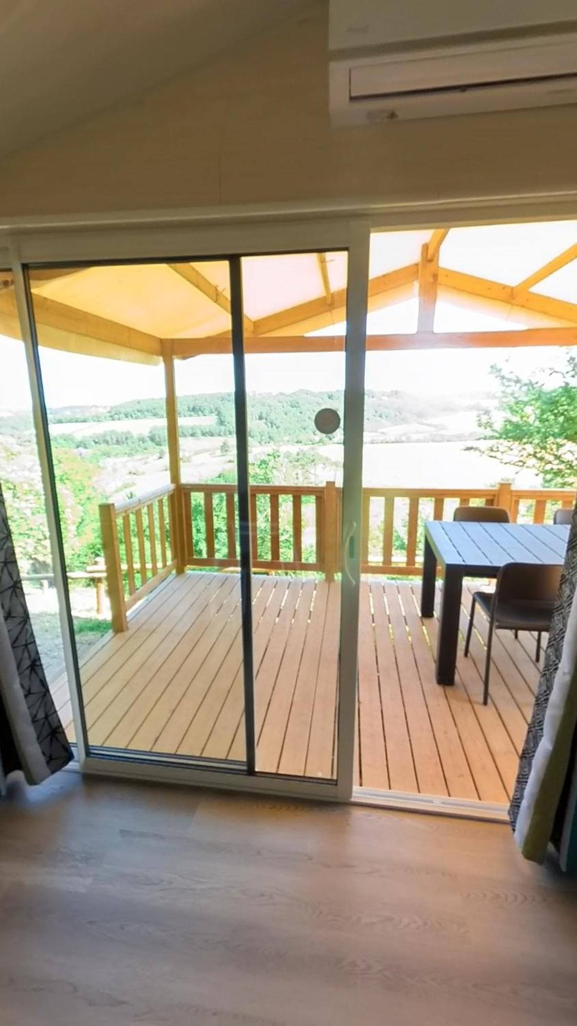 Camping Les Terrasses De Dordogne Rouffignac Saint-Cernin Room photo